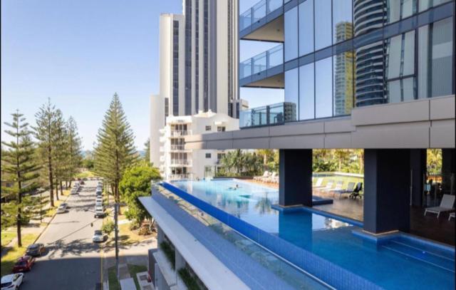 Beautiful Ocean View Signature Broadbeach Apartment Gold Coast