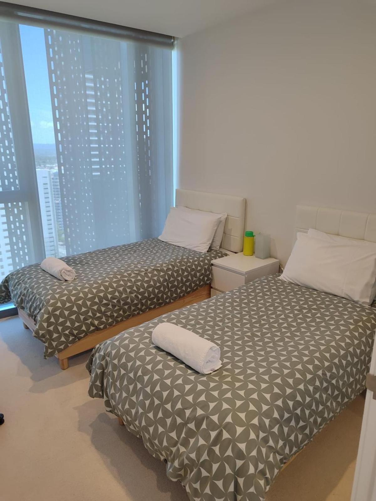 Beautiful Ocean View Signature Broadbeach Apartment Gold Coast